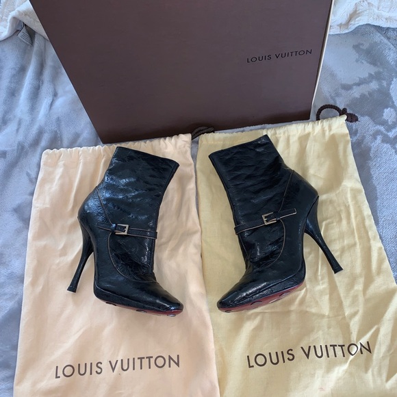 Louis Vuitton - Picture 1 of 5